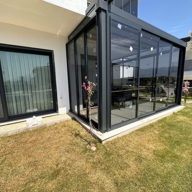 kis bahcesi cam balkon 670x670